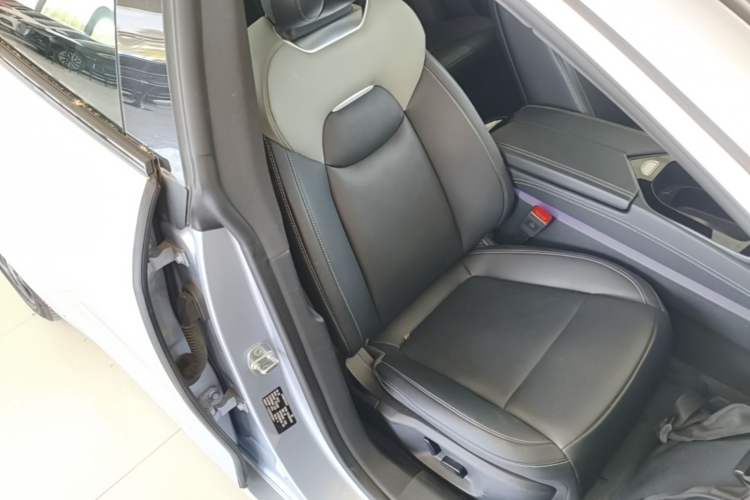 Used NETA S 2022 Pure Electric 715 km Range Rear-Wheel Drive Mid-Range Version Right Front Seat