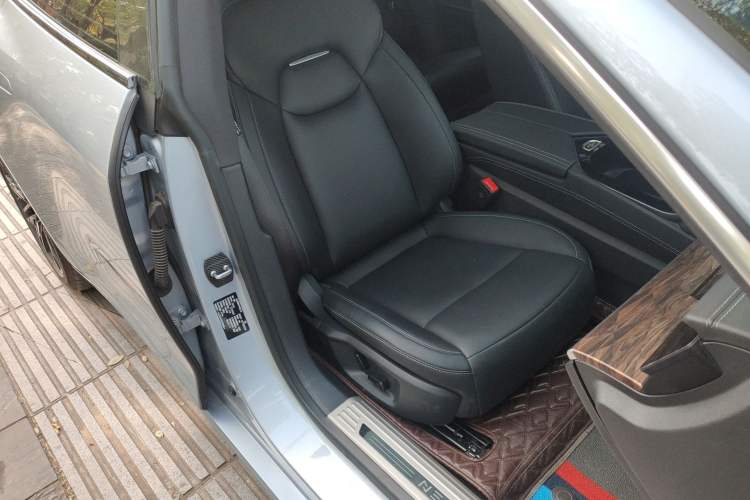 Used NETA S 2022 Extended-Range Version 1160 km Range Rear-Wheel-Drive Compact Edition Right Front Seat