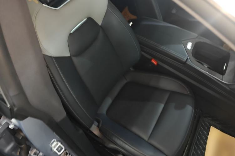 Used NETA S 2022 Extended-Range Version 1160 km Range Rear-Wheel Drive Mid-Grade Right Front Seat