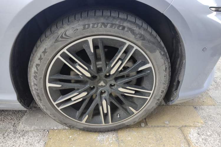 Used NETA S 2022 Extended-Range Version 1160 km Range Rear-Wheel Drive Mid-Grade Right Front Wheel Hub