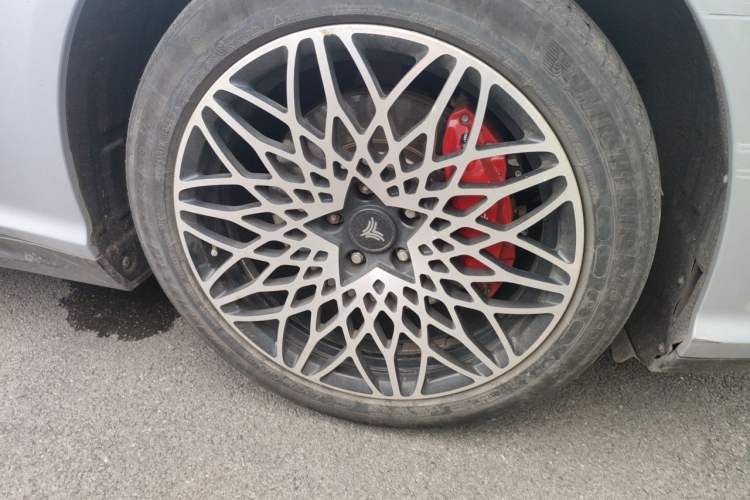 Used NETA S 2022 All-Electric 650 km Four-Wheel Drive Premium Version Right Front Wheel Hub
