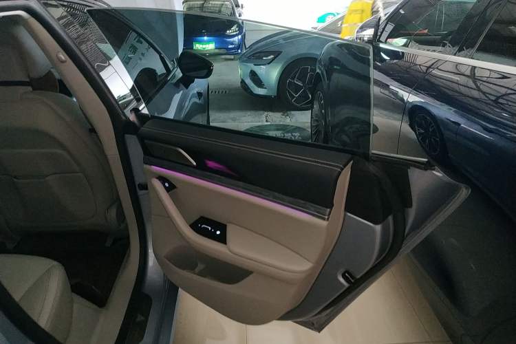 Used NETA S 2022 Extended-Range Version 1160 km Range Rear-Wheel Drive Mid-Grade Right Rear Door Interior