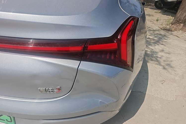 Used NETA S 2022 All-Electric 715 km Range Rear-Drive Deluxe Version Right Rear Taillight