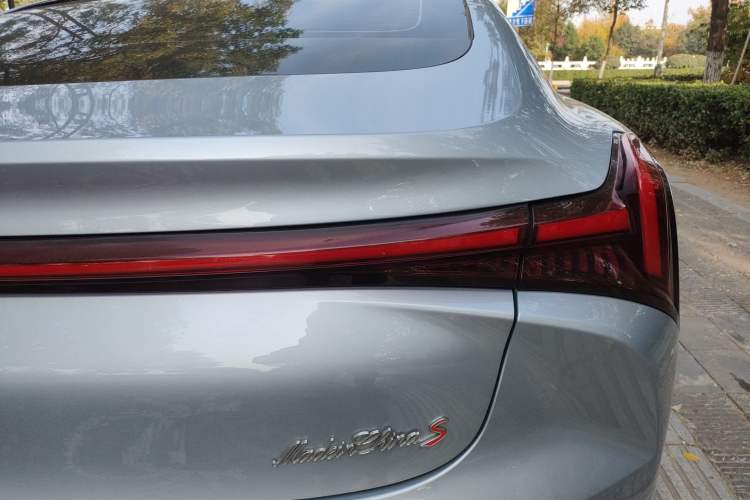 Used NETA S 2022 Extended-Range Version 1160 km Range Rear-Wheel-Drive Compact Edition Right Rear Taillight