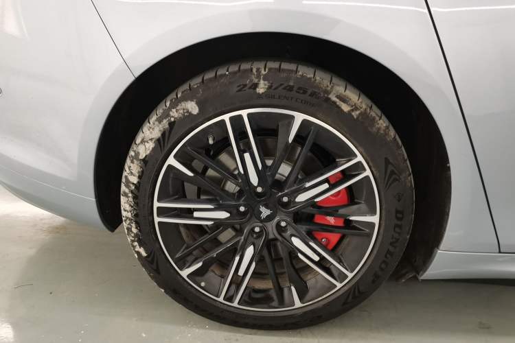 Used NETA S 2022 Extended-Range Version 1160 km Rear-Drive Big Edition Right Rear Wheel Hub