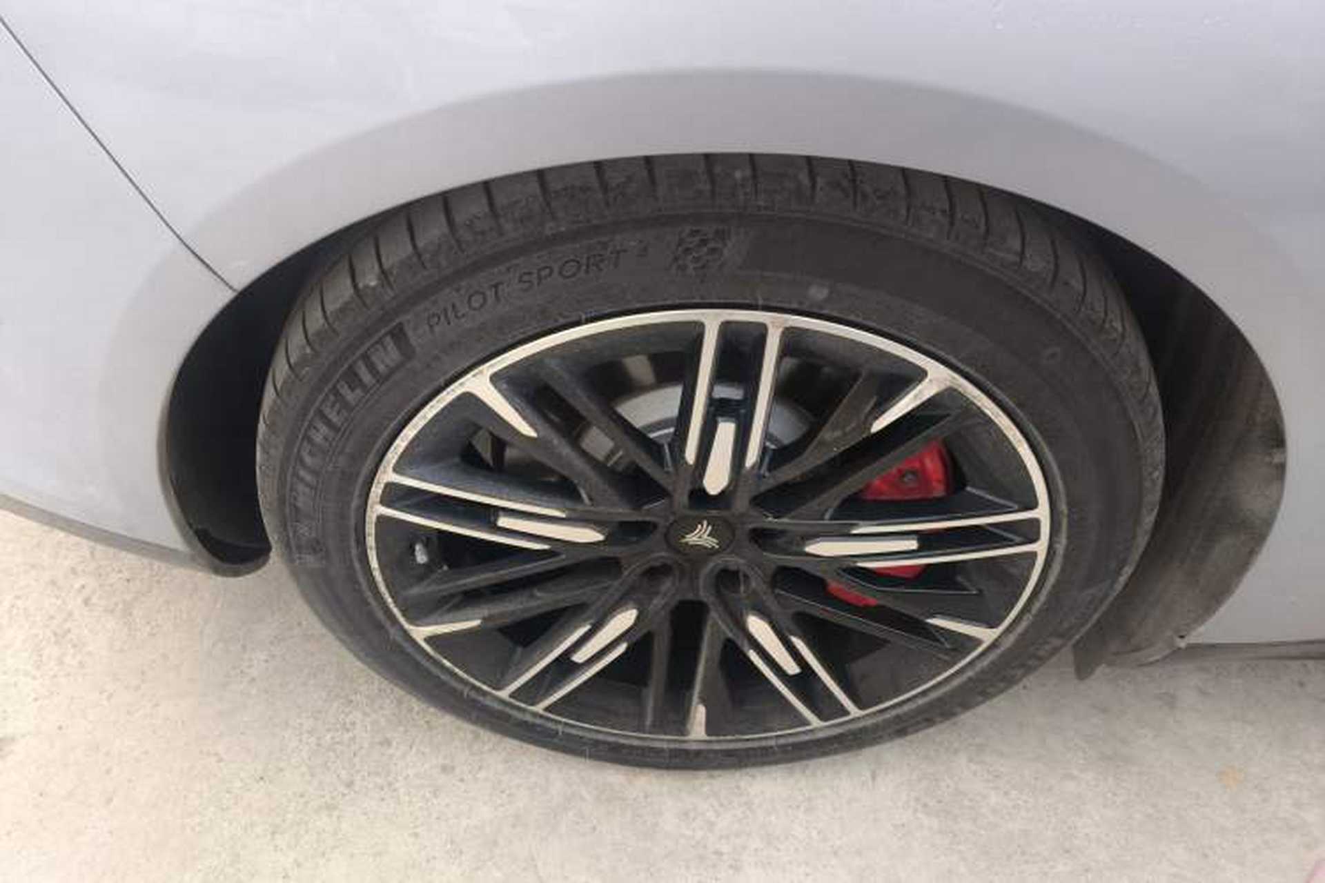 Used NETA S 2022 All-Electric 650 km Four-Wheel Drive Premium Version Right Rear Wheel Hub