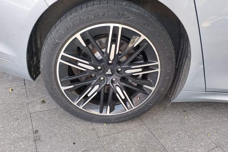 Used NETA S 2022 Extended-Range Version 1160 km Range Rear-Wheel-Drive Compact Edition Right Rear Wheel Hub