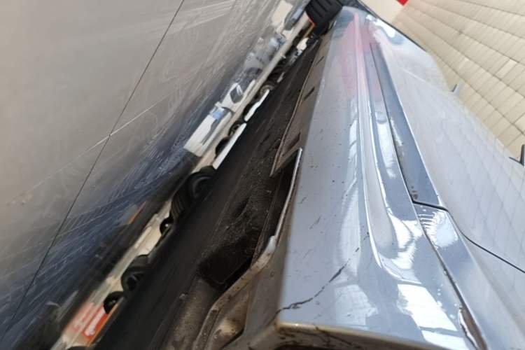 Used NETA S 2022 Pure Electric 715 km Range Rear-Wheel Drive Mid-Range Version Right Side Sill