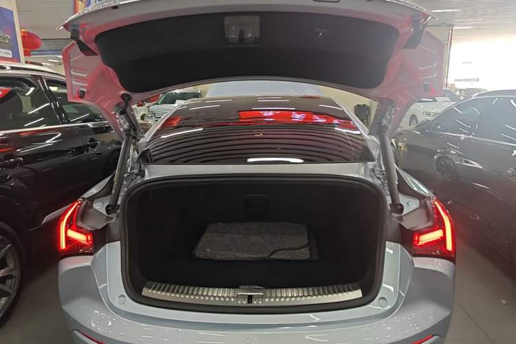 Used NETA S 2022 Extended-Range Version 1160 km Range Rear-Wheel Drive Mid-Grade Trunk