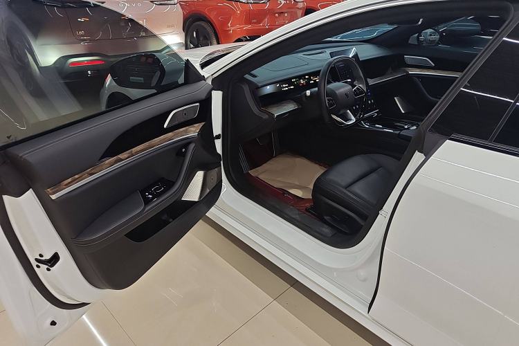 Used NETA S 2022 Extended-Range Version 1160 km Range Rear-Wheel-Drive Compact Edition Driver Seat