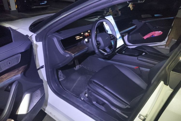 Used NETA S 2022 Extended-Range Version 1160 km Range Rear-Wheel Drive Mid-Grade Driver Seat