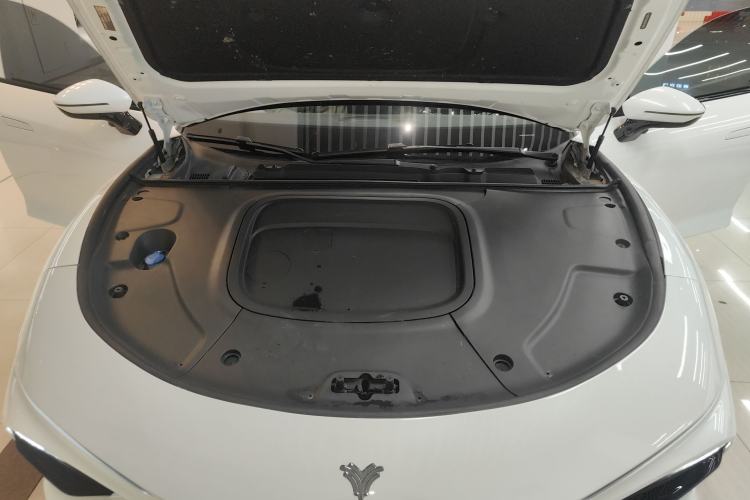 Used NETA S 2022 Extended-Range Version 1160 km Range Rear-Wheel-Drive Compact Edition Engine Bay