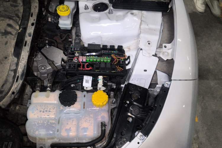 Used NETA S 2022 Extended-Range Version 1160 km Range Rear-Wheel-Drive Compact Edition Engine Bay Left