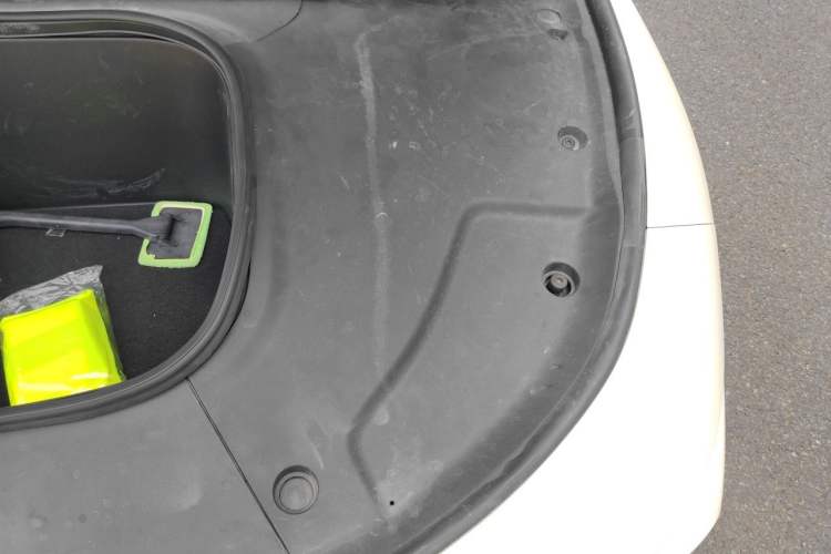 Used NETA S 2022 All-Electric 650 km Four-Wheel Drive Premium Version Engine Bay Left