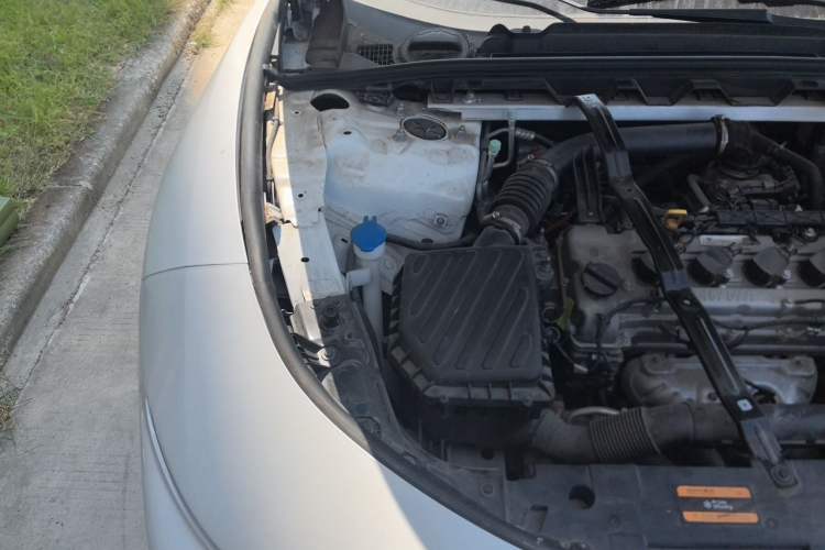 Used NETA S 2022 Extended-Range Version 1160 km Range Rear-Wheel Drive Mid-Grade Engine Bay Right