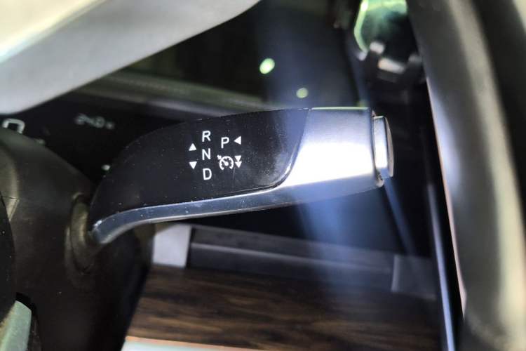 Used NETA S 2022 Extended-Range Version 1160 km Range Rear-Wheel-Drive Compact Edition Gear Lever