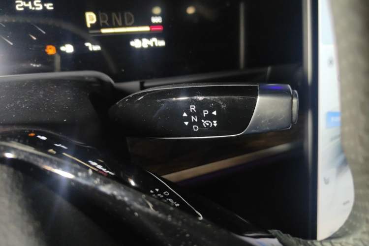 Used NETA S 2022 Extended-Range Version 1160 km Range Rear-Wheel-Drive Compact Edition Gear Lever