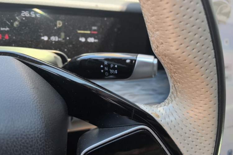 Used NETA S 2022 Extended-Range Version 1160 km Range Rear-Wheel Drive Mid-Grade Gear Lever
