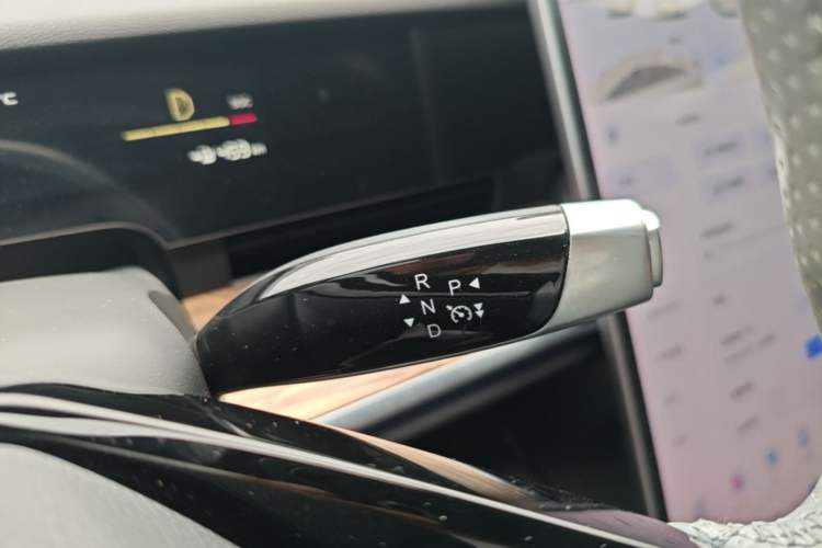 Used NETA S 2022 All-Electric 650 km Four-Wheel Drive Premium Version Gear Lever