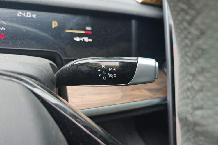 Used NETA S 2022 All-Electric 715 km Range Rear-Drive Deluxe Version Gear Lever