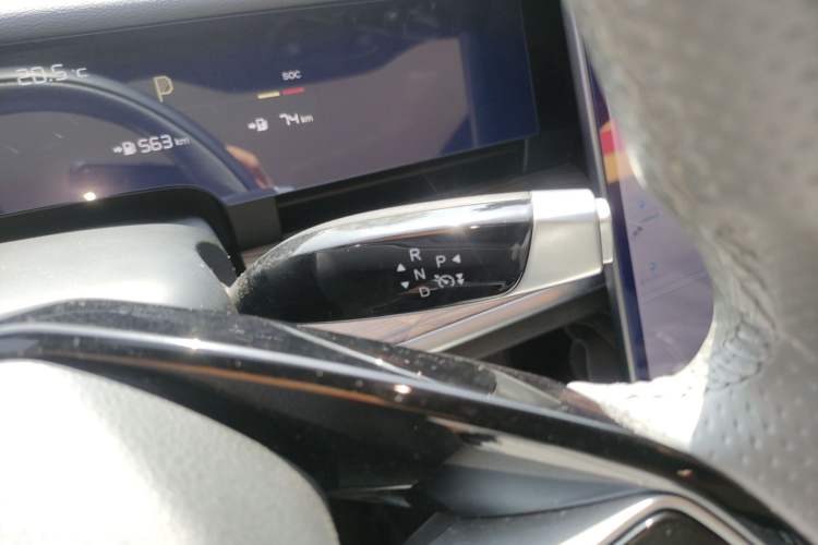 Used NETA S 2022 Extended-Range Version 1160 km Range Rear-Wheel Drive Mid-Grade Gear Lever