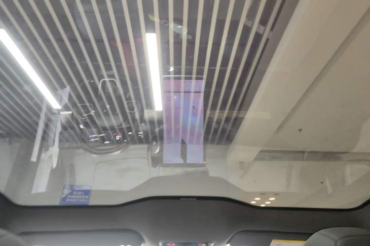 Used NETA S 2022 Extended-Range Version 1160 km Range Rear-Wheel-Drive Compact Edition Headliner