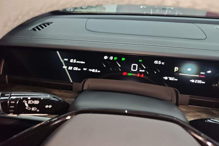 Used NETA S 2022 Extended-Range Version 1160 km Range Rear-Wheel-Drive Compact Edition Instrument Cluster