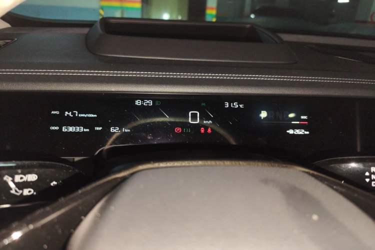 Used NETA S 2022 All-Electric 715 km Range Rear-Drive Deluxe Version Instrument Cluster