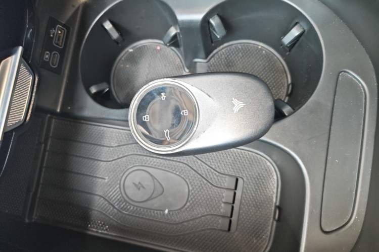 Used NETA S 2022 Extended-Range Version 1160 km Range Rear-Wheel-Drive Compact Edition Interior 1