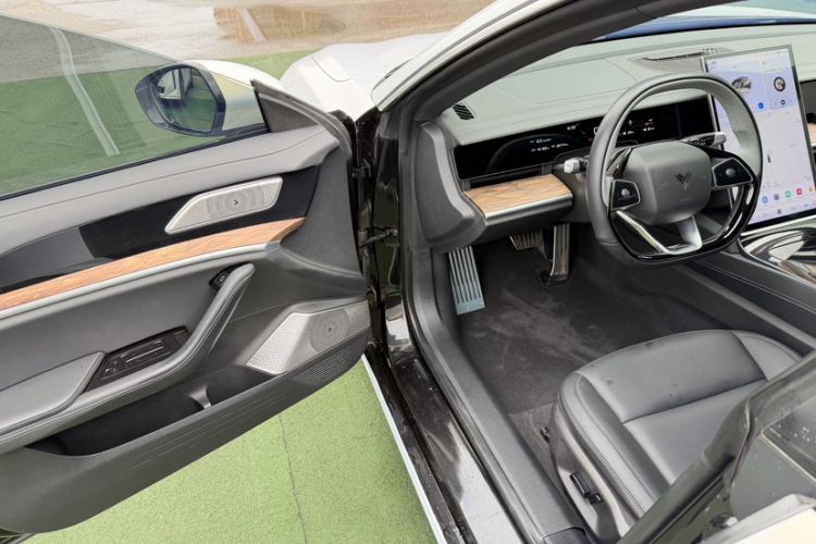 Used NETA S 2022 Extended-Range Version 1160 km Range Rear-Wheel-Drive Compact Edition Interior 3