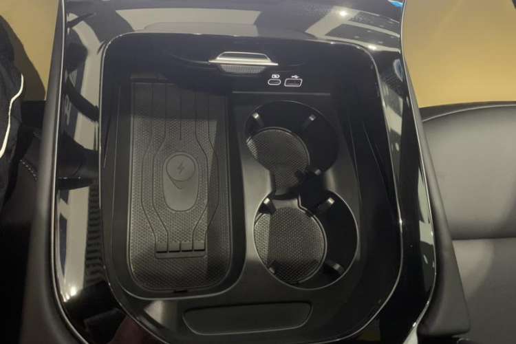 Used NETA S 2022 Extended-Range Version 1160 km Range Rear-Wheel-Drive Compact Edition Interior 5
