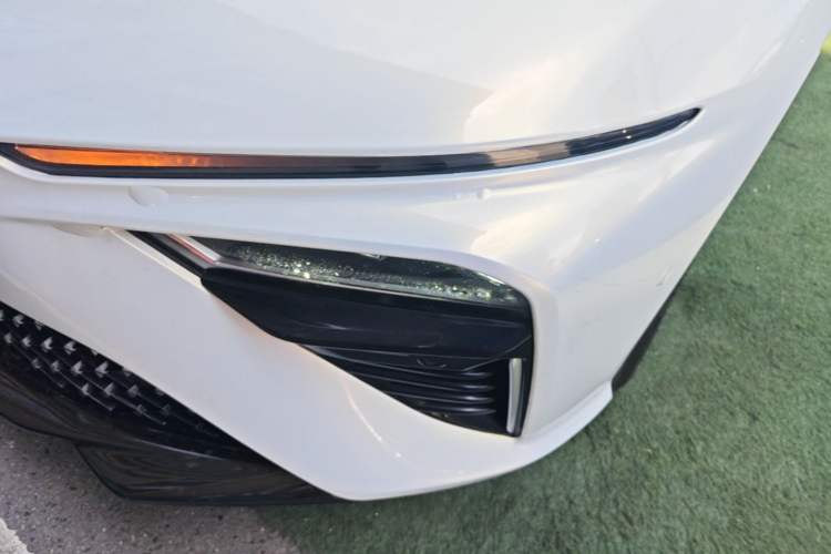 Used NETA S 2022 Extended-Range Version 1160 km Range Rear-Wheel-Drive Compact Edition Left Front Headlight