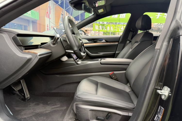 Used NETA S 2022 Extended-Range Version 1160 km Range Rear-Wheel-Drive Compact Edition Left Front Seat