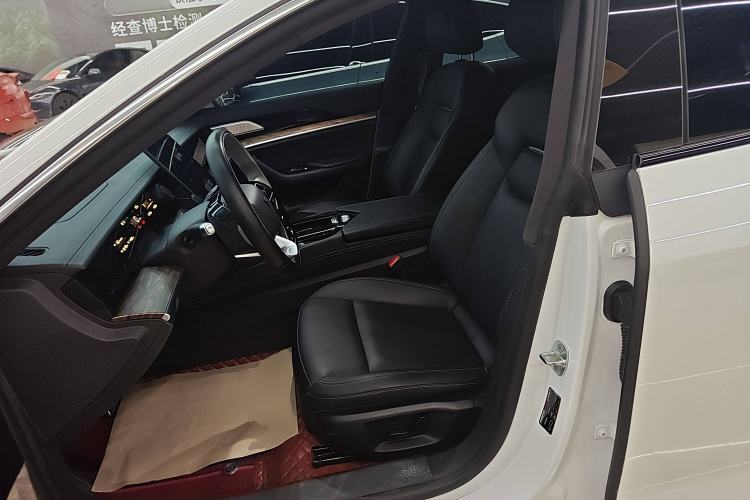 Used NETA S 2022 Extended-Range Version 1160 km Range Rear-Wheel-Drive Compact Edition Left Front Seat