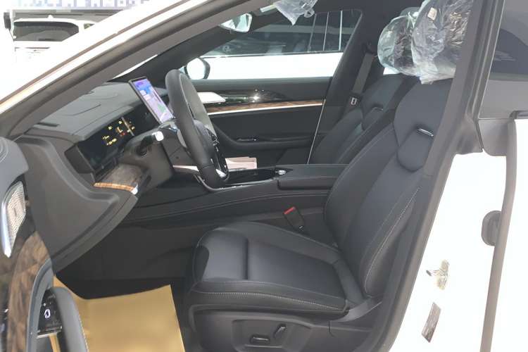 Used NETA S 2022 Extended-Range Version 1160 km Range Rear-Wheel-Drive Compact Edition Left Front Seat