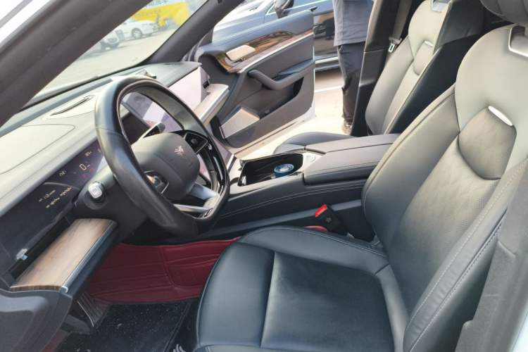 Used NETA S 2022 Extended-Range Version 1160 km Range Rear-Wheel Drive Mid-Grade Left Front Seat
