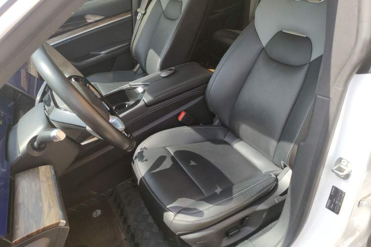 Used NETA S 2022 Extended-Range Version 1160 km Range Rear-Wheel Drive Mid-Grade Left Front Seat
