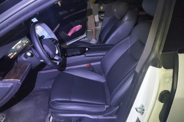 Used NETA S 2022 Extended-Range Version 1160 km Range Rear-Wheel Drive Mid-Grade Left Front Seat