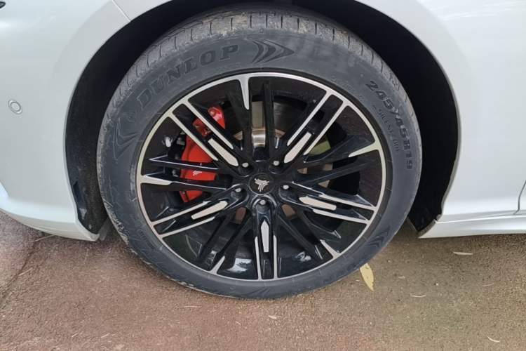 Used NETA S 2022 Extended-Range Version 1160 km Rear-Drive Big Edition Left Front Wheel Hub