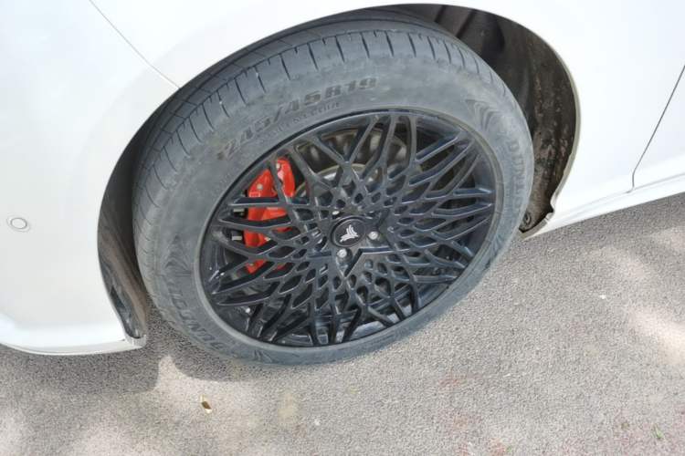 Used NETA S 2022 All-Electric 715 km Range Rear-Drive Deluxe Version Left Front Wheel Hub