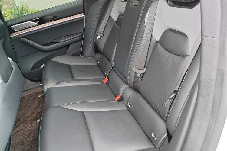 Used NETA S 2022 Extended-Range Version 1160 km Range Rear-Wheel Drive Mid-Grade Left Rear Seat