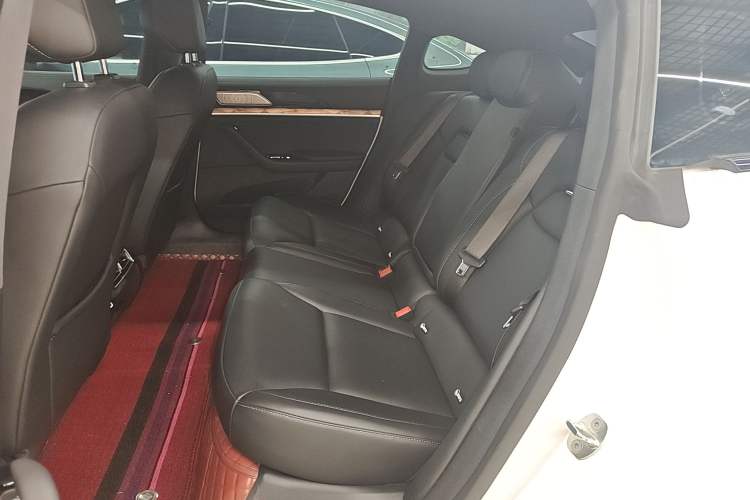 Used NETA S 2022 Extended-Range Version 1160 km Range Rear-Wheel-Drive Compact Edition Left Rear Seat