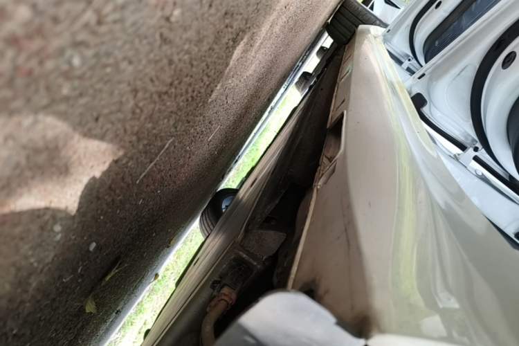 Used NETA S 2022 Extended-Range Version 1160 km Rear-Drive Big Edition Left Side Sill