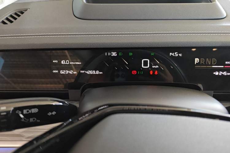 Used NETA S 2022 All-Electric 650 km Four-Wheel Drive Premium Version Odometer Close Up