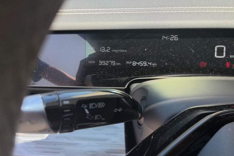 Used NETA S 2022 Extended-Range Version 1160 km Range Rear-Wheel Drive Mid-Grade Odometer Close Up