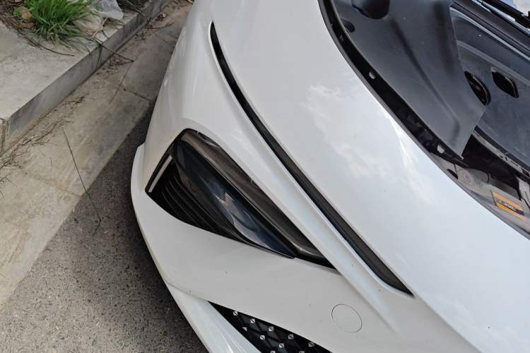 Used NETA S 2022 Extended-Range Version 1160 km Range Rear-Wheel Drive Mid-Grade Right Front Headlight