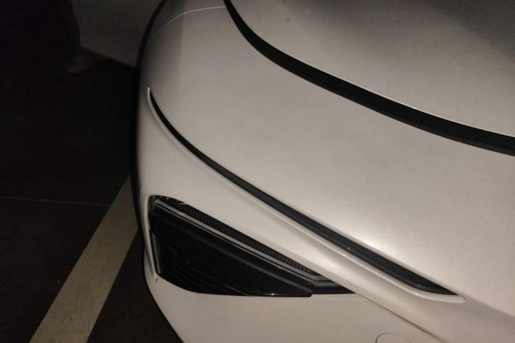 Used NETA S 2022 Extended-Range Version 1160 km Range Rear-Wheel-Drive Compact Edition Right Front Headlight