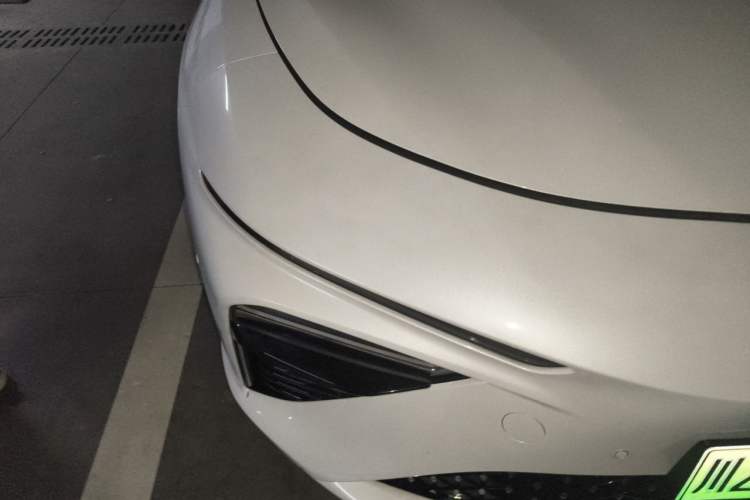 Used NETA S 2022 Extended-Range Version 1160 km Range Rear-Wheel Drive Mid-Grade Right Front Headlight