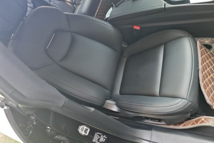 Used NETA S 2022 Extended-Range Version 1160 km Range Rear-Wheel-Drive Compact Edition Right Front Seat