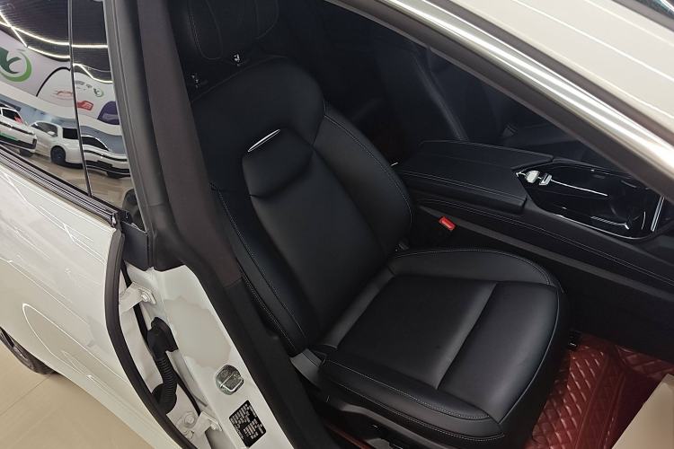 Used NETA S 2022 Extended-Range Version 1160 km Range Rear-Wheel-Drive Compact Edition Right Front Seat